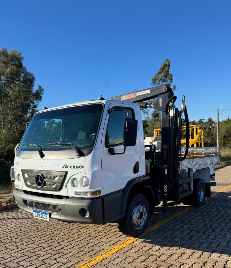M. BENZ/ACCELO 815 CAB. ESTENDIDA ANO 2021, 33MIL KM COM AR COND., MUCK + CESTO