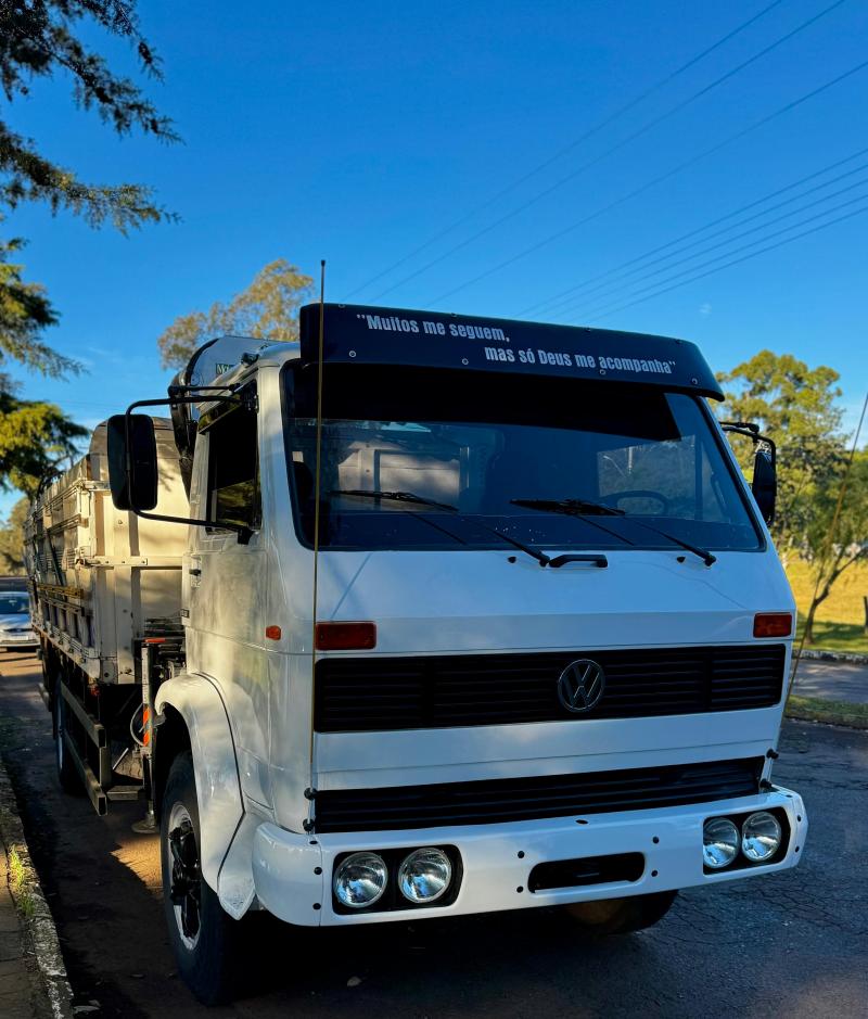 VW/13.130 ANO 1986 4X2, C/ MUCK 7.700T, CARROCERIA GRANELEIRA, TURBO, REDUZIDO 