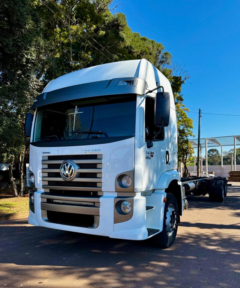 VW/24.280 CONSTALATION LEITO TETO ALTO TRUCK ANO 2021 COMPLETO, AUTOMATICO, NO CHASSI