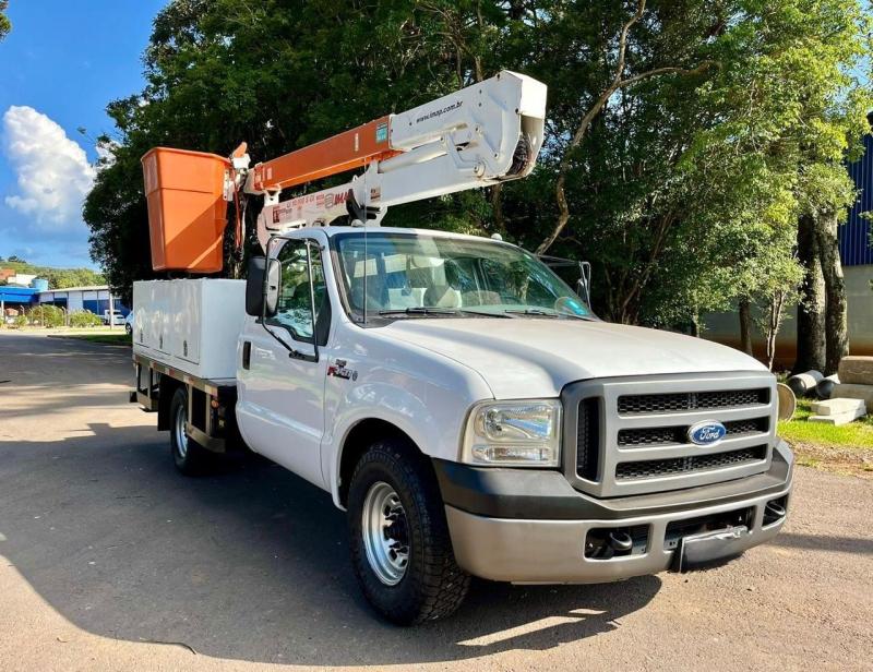 F350 XLT COM CESTO AEREO - ANO 2016