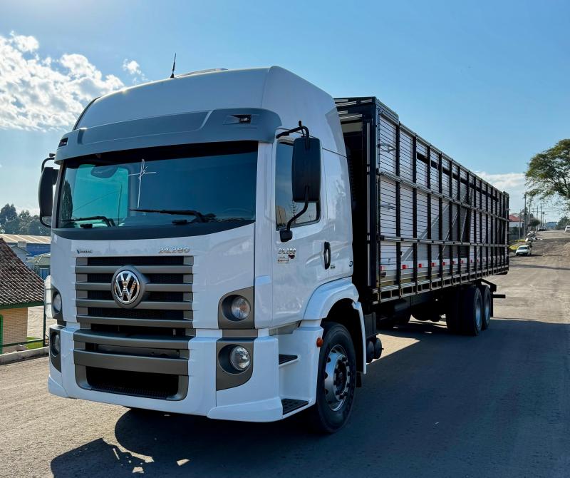 VW/24.280 CONSTALATION LEITO TETO ALTO TRUCK ANO 2021 COMPLETO, AUTOMATICO